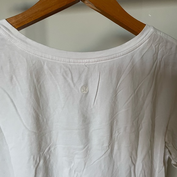 Lululemon vneck with rolled sleeve - Picture 3 of 3